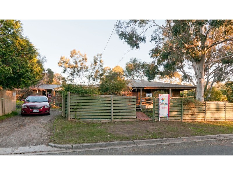 44 Zina Grove, Mooroolbark VIC 3138