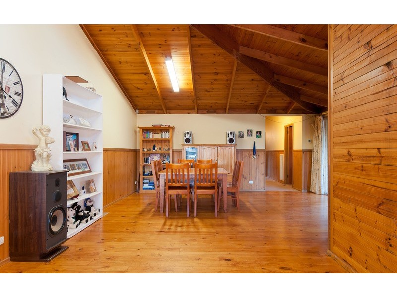 44 Zina Grove, Mooroolbark VIC 3138