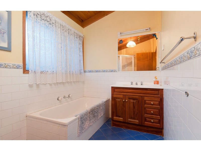 44 Zina Grove, Mooroolbark VIC 3138