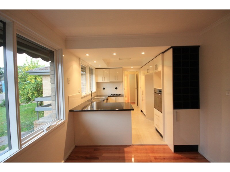 25 Larnook  Crescent, Mooroolbark VIC 3138