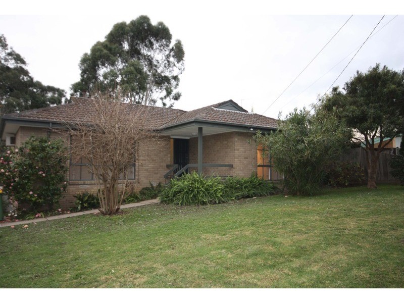 25 Larnook  Crescent, Mooroolbark VIC 3138