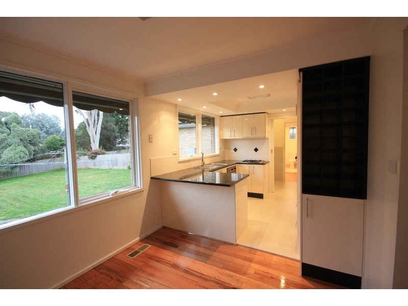 25 Larnook  Crescent, Mooroolbark VIC 3138