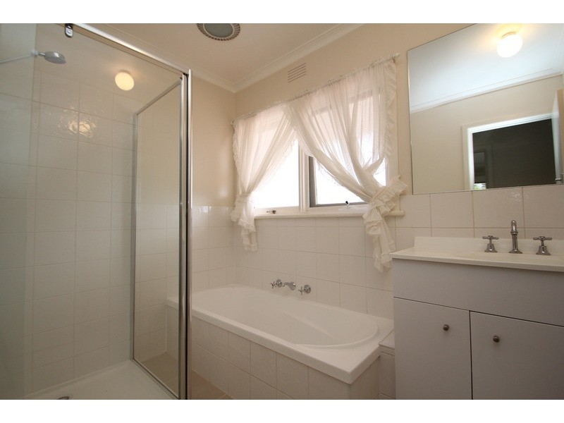6 Summit Court, Mooroolbark VIC 3138