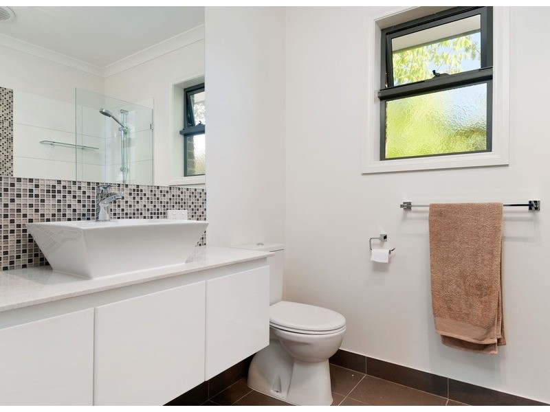 56a Longfellow Avenue, Mooroolbark VIC 3138