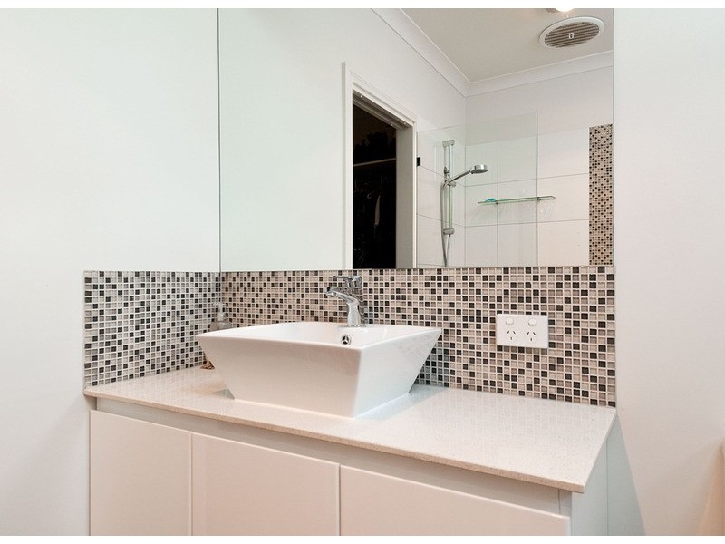 56a Longfellow Avenue, Mooroolbark VIC 3138