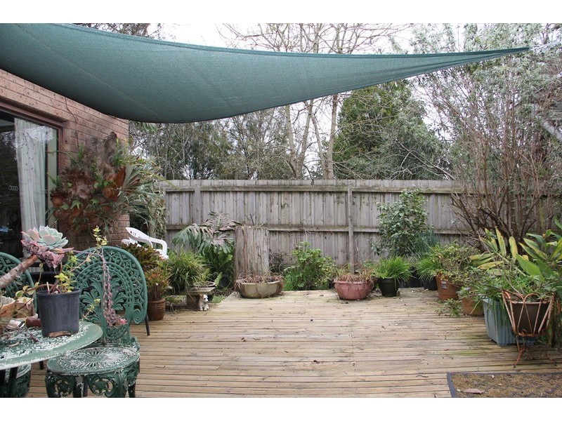 13 Pembroke Road, Mooroolbark VIC 3138