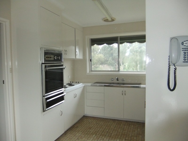 77 Esther Crescent, Mooroolbark VIC 3138
