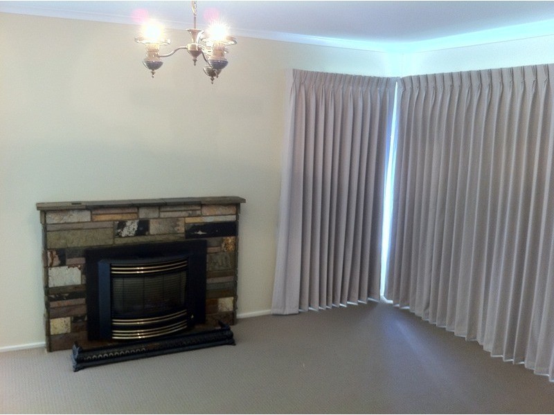 77 Esther Crescent, Mooroolbark VIC 3138