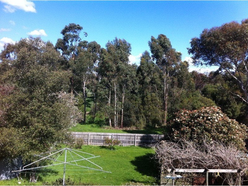 77 Esther Crescent, Mooroolbark VIC 3138