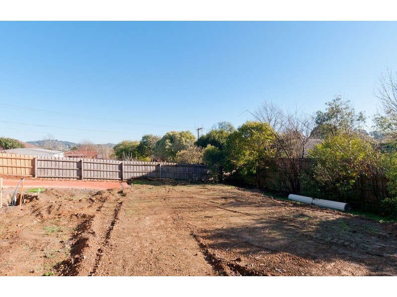 2/13 Sweetland Road, Mooroolbark VIC 3138