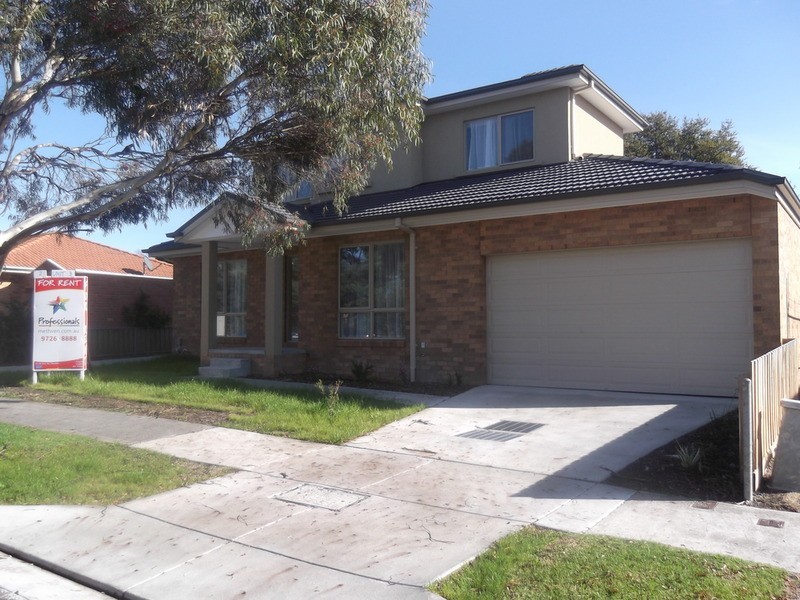 1/13 Railway  Crescent, Croydon VIC 3136