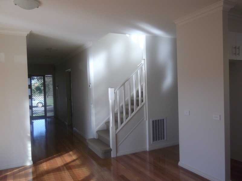 1/13 Railway  Crescent, Croydon VIC 3136