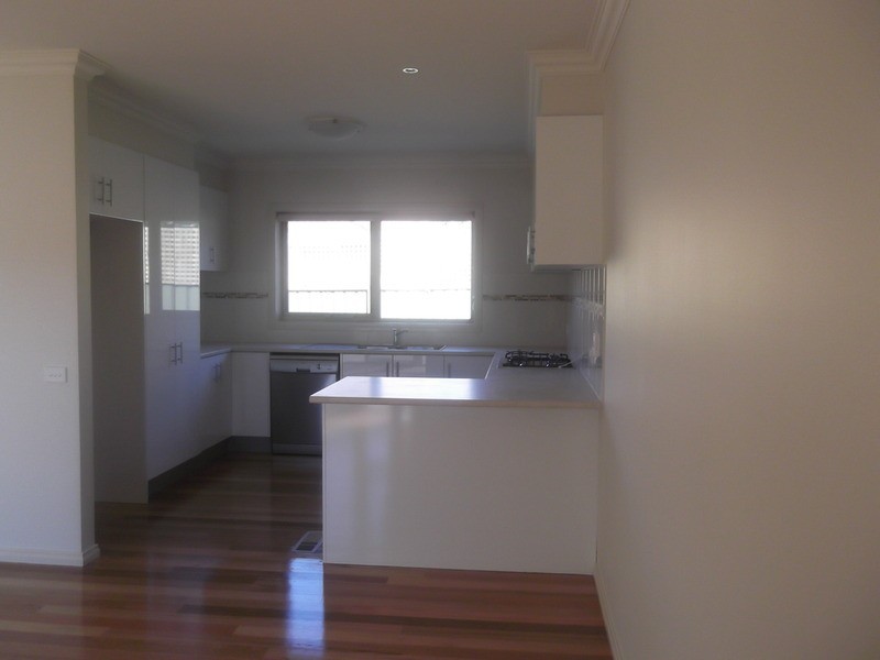 1/13 Railway  Crescent, Croydon VIC 3136