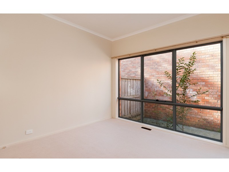 2/4 Sandgate Avenue, Croydon VIC 3136