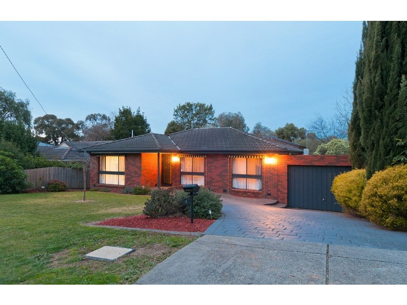 4 Barina Avenue, Mooroolbark VIC 3138
