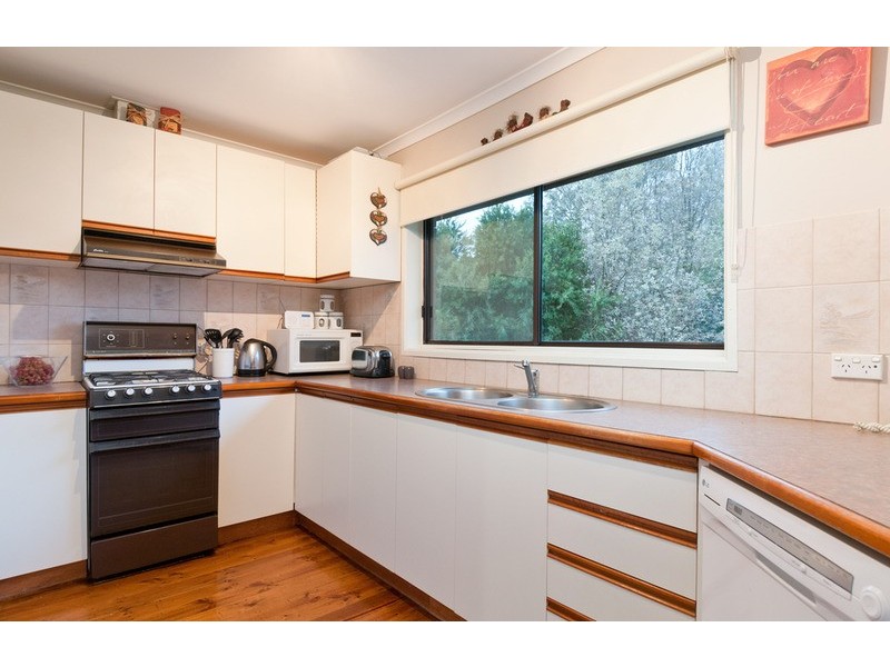 4 Barina Avenue, Mooroolbark VIC 3138