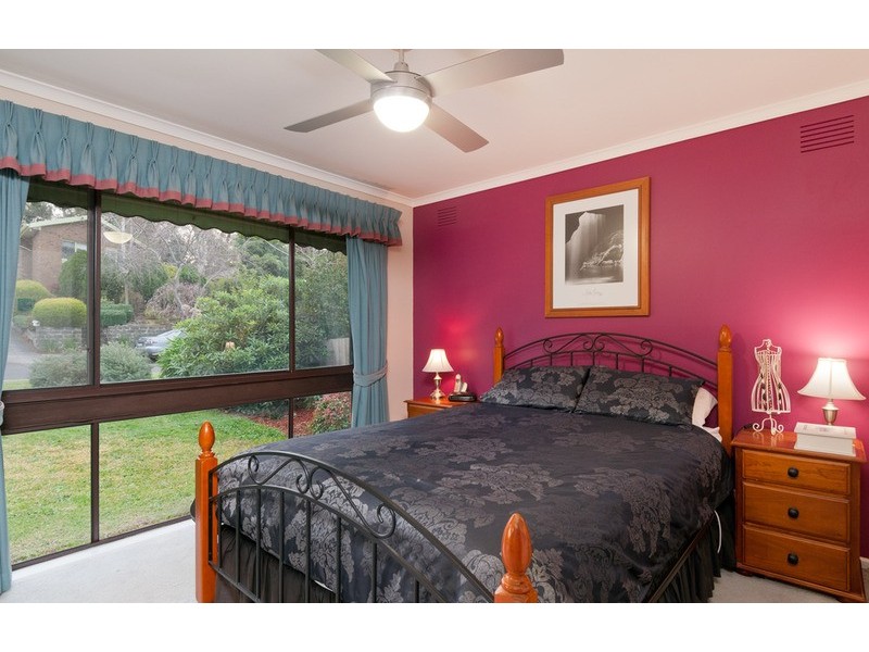 4 Barina Avenue, Mooroolbark VIC 3138