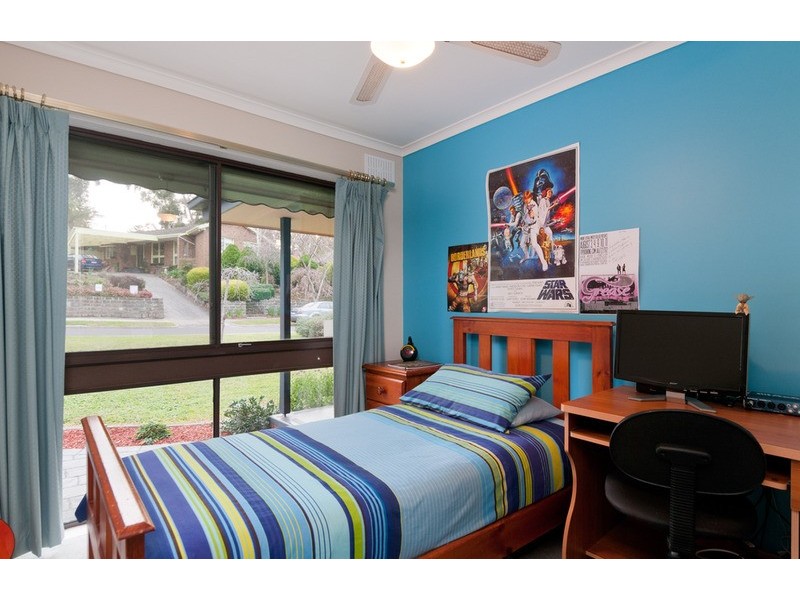 4 Barina Avenue, Mooroolbark VIC 3138