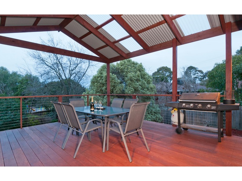 4 Barina Avenue, Mooroolbark VIC 3138