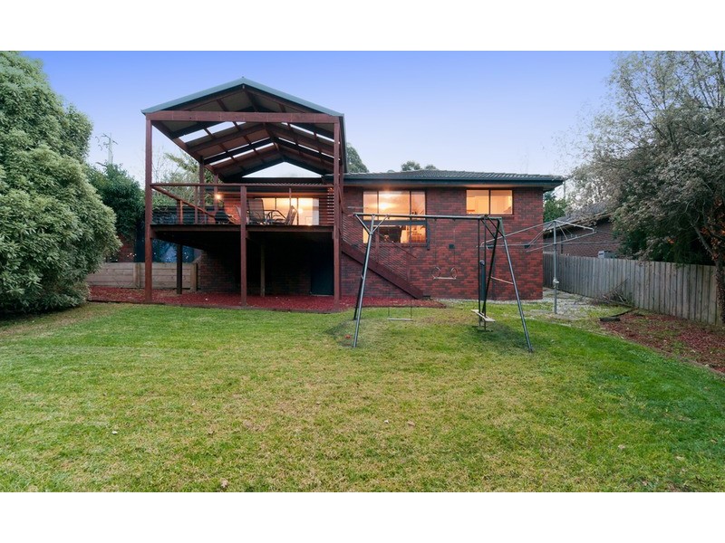 4 Barina Avenue, Mooroolbark VIC 3138