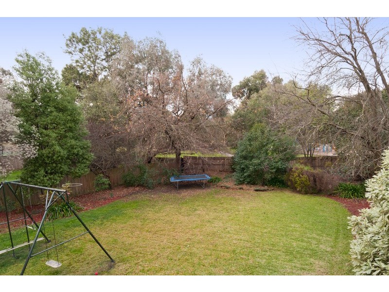 4 Barina Avenue, Mooroolbark VIC 3138