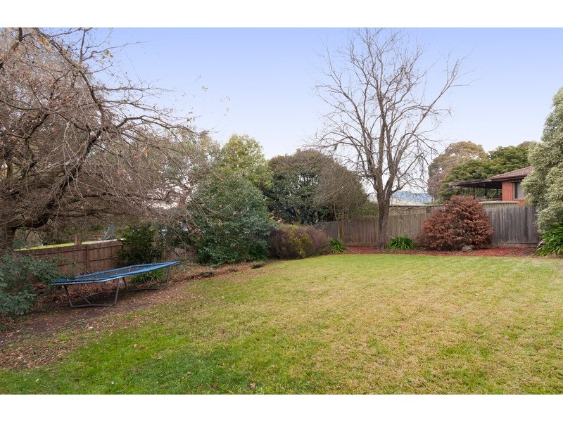 4 Barina Avenue, Mooroolbark VIC 3138