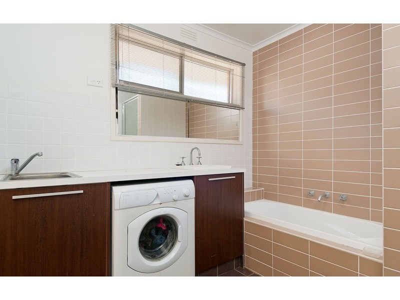 1/14 Newman Road, Croydon VIC 3136