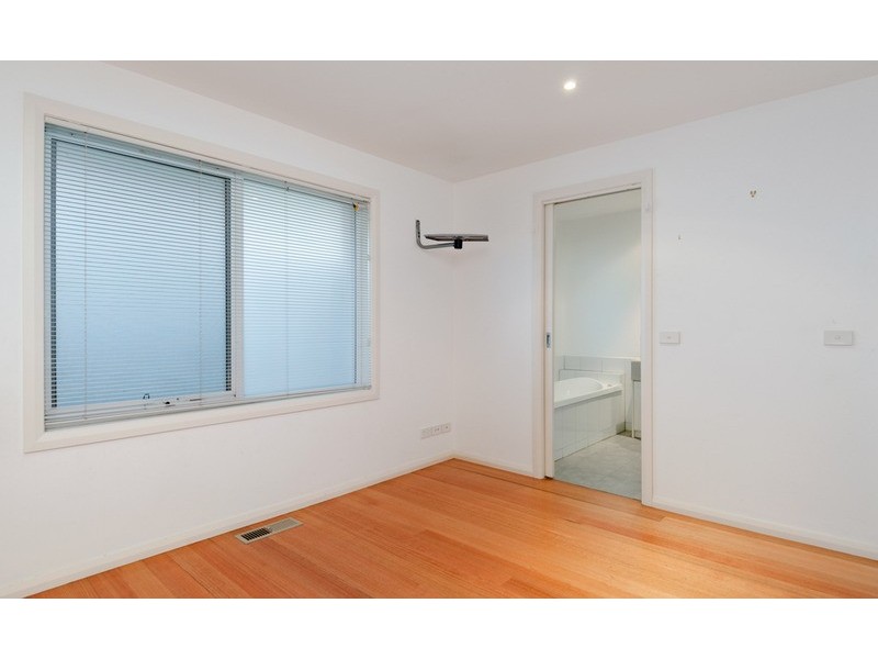 24a Felix Grove, Mooroolbark VIC 3138
