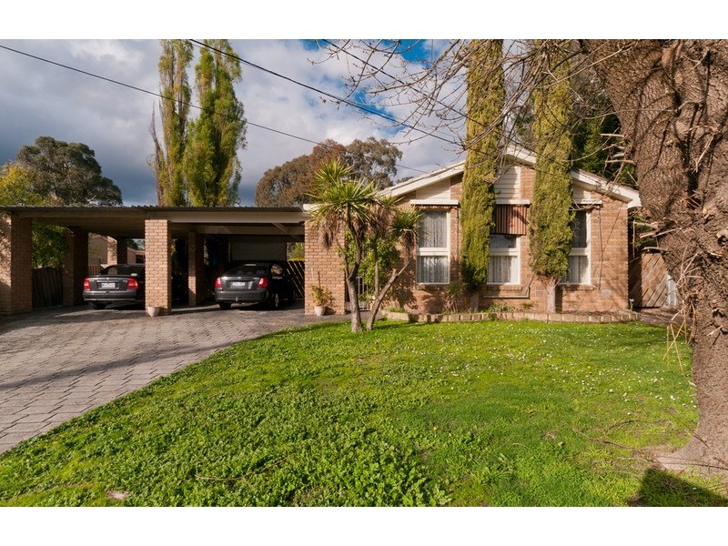 10 McDermott Avenue, Mooroolbark VIC 3138