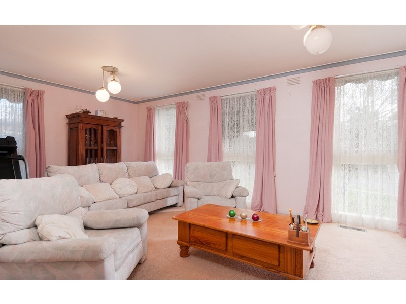 10 McDermott Avenue, Mooroolbark VIC 3138