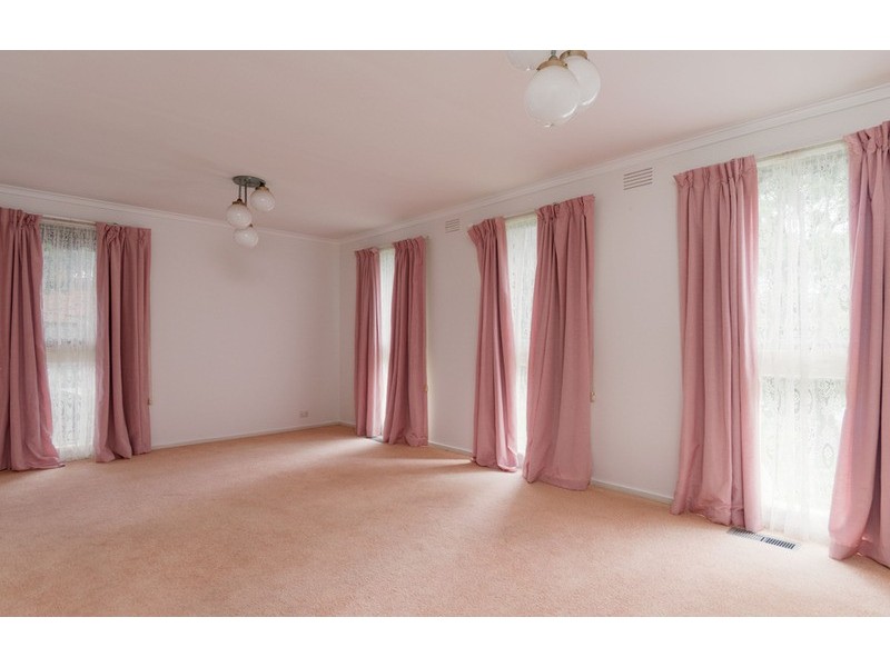 10 McDermott Avenue, Mooroolbark VIC 3138