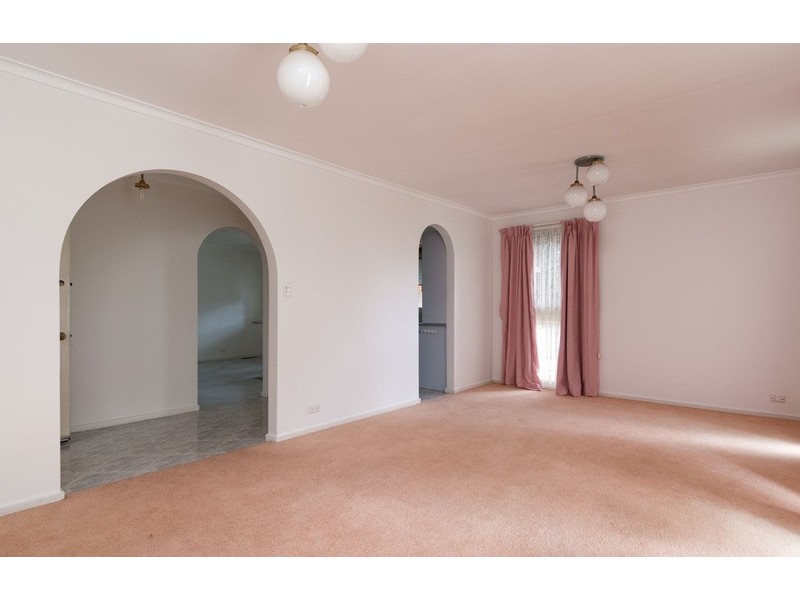 10 McDermott Avenue, Mooroolbark VIC 3138