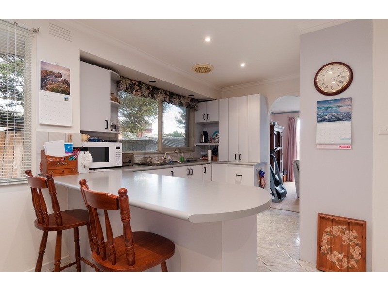 10 McDermott Avenue, Mooroolbark VIC 3138