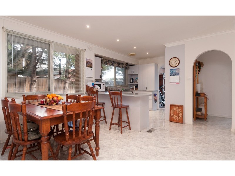 10 McDermott Avenue, Mooroolbark VIC 3138