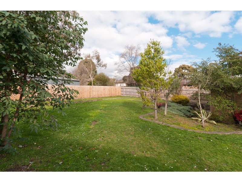 10 McDermott Avenue, Mooroolbark VIC 3138