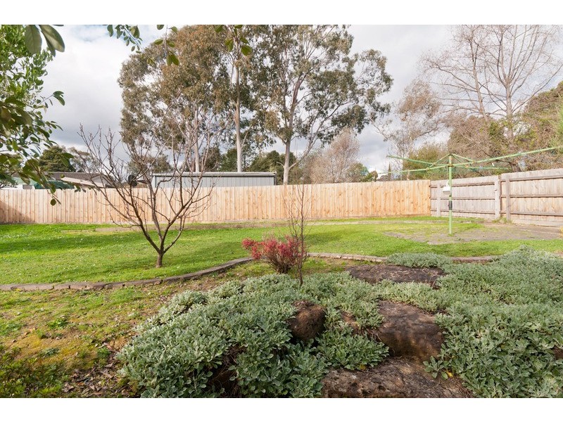 10 McDermott Avenue, Mooroolbark VIC 3138