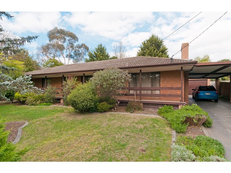 3 Dysart Place, Mooroolbark VIC 3138