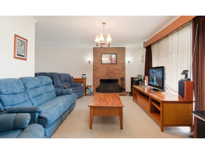 3 Dysart Place, Mooroolbark VIC 3138