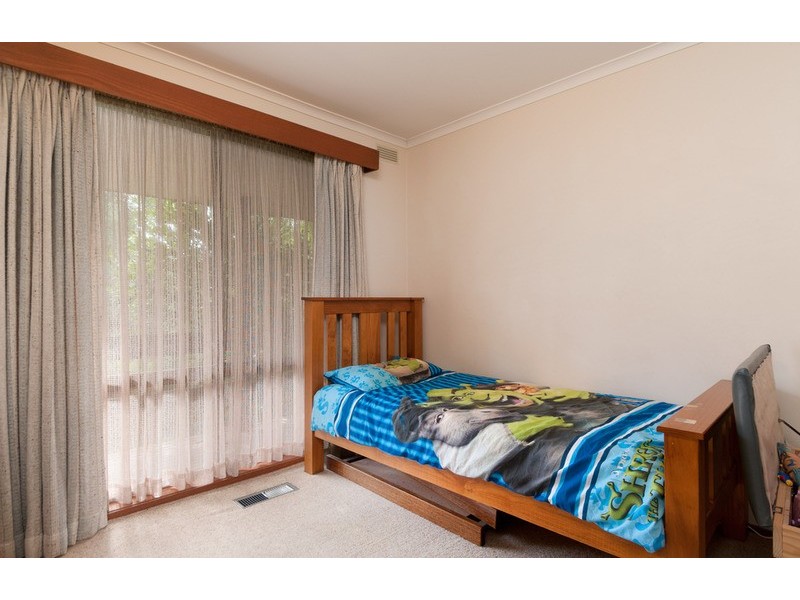 3 Dysart Place, Mooroolbark VIC 3138