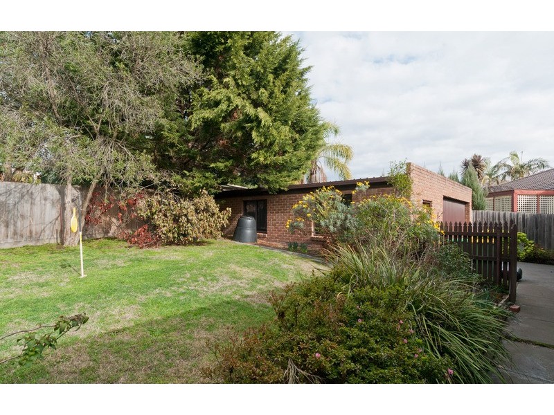 3 Dysart Place, Mooroolbark VIC 3138
