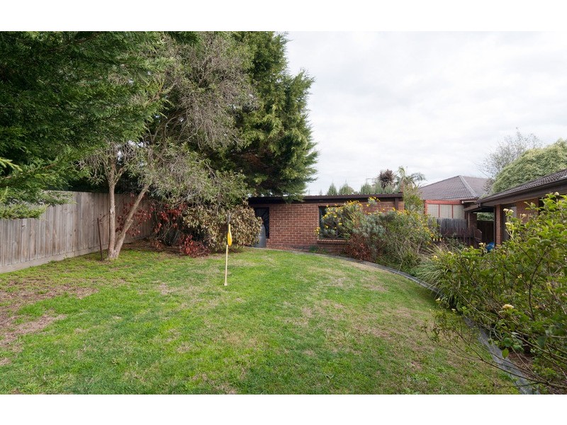 3 Dysart Place, Mooroolbark VIC 3138