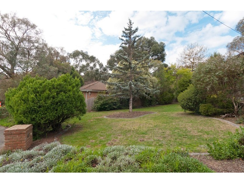 3 Dysart Place, Mooroolbark VIC 3138