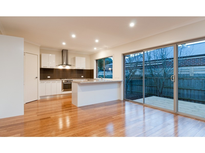 2/110 Liverpool  Road, Kilsyth VIC 3137