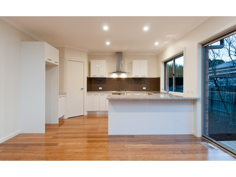 2/110 Liverpool  Road, Kilsyth VIC 3137