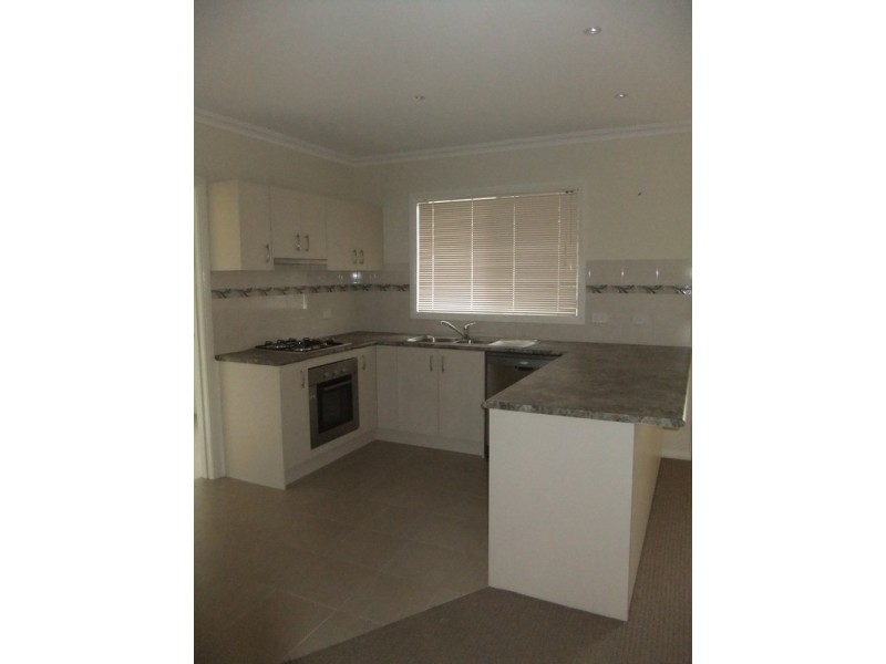 2/5 Forest Way, Kilsyth VIC 3137