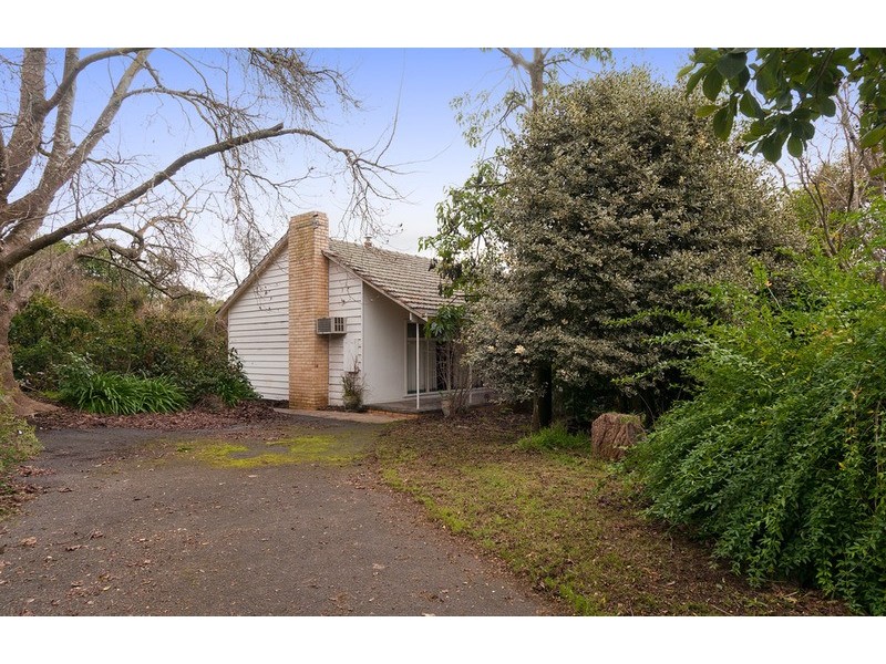 5 St James Avenue, Montrose VIC 3765