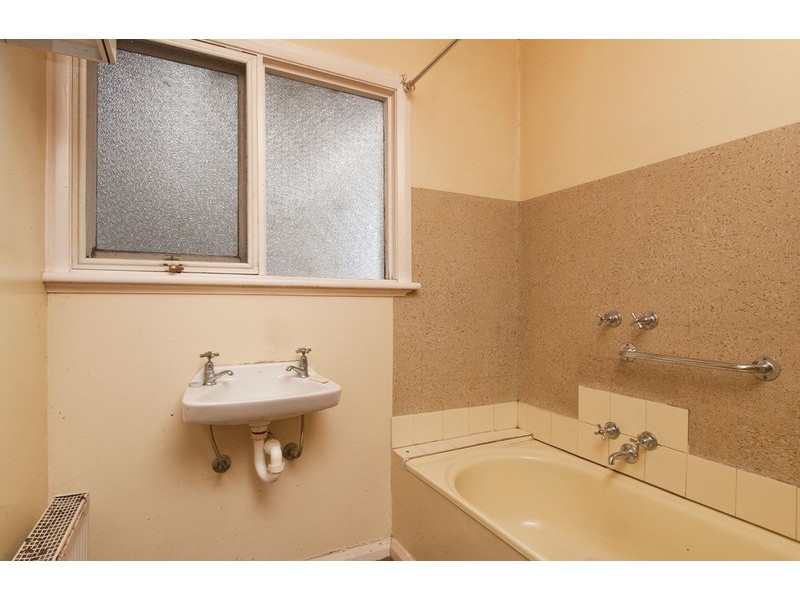 5 St James Avenue, Montrose VIC 3765