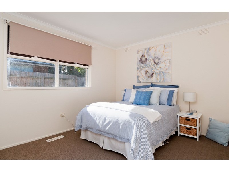 26 Ballantyne Crescent, Kilsyth VIC 3137