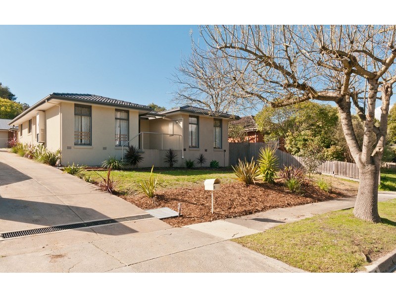 26 Ballantyne Crescent, Kilsyth VIC 3137
