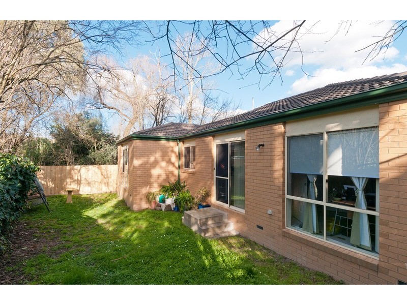 2/37 Swinburne Avenue, Mooroolbark VIC 3138